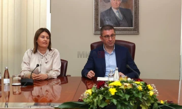 Mickoski me përfaqësuesit e industrisë së naftës: Nuk ka vend për shqetësim, situata është plotësisht nën kontroll