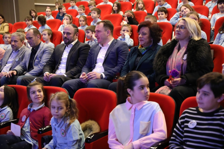 Прикажан едукативниот филм „Кликни безбедно“ за побезбедно користење интернет