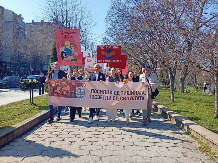 Средношколски марш за 8 Март во Велес: „Посилни од тишината, посветли од силуетата“