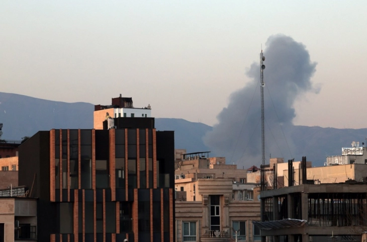 Израел: Подземниот бункер на Али Хаменеи во Техеран нападнат со околу 50 борбени авиони