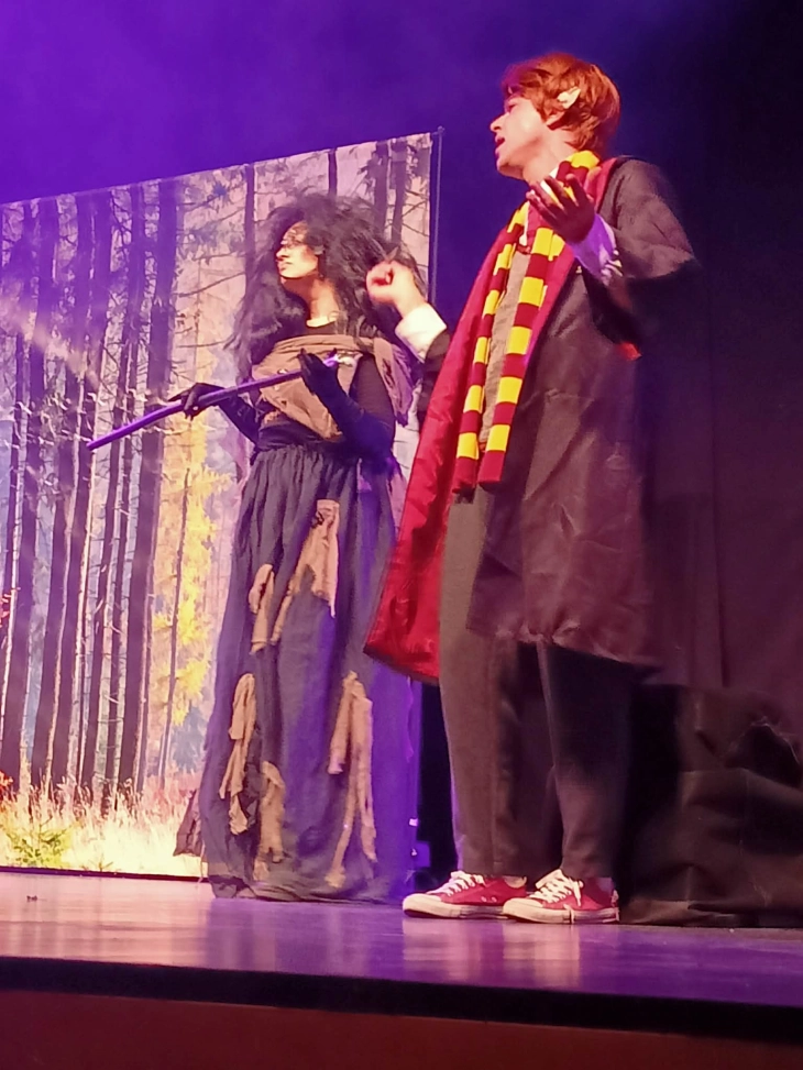 Детската претстава „Чудесниот напиток“ на театарот „Златен елец“ во велешкиот театар