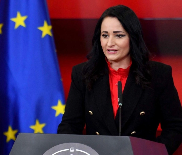 Azizi: Barazia gjinore nuk është slogan, 8 Marsi duhet të zgjojë ndërgjegjen e shoqërisë