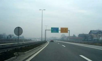 Сообраќајот по влажни коловози, магла на патот село Лисец – Попова Шапка