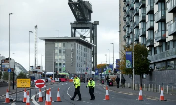 Се урна зграда по пожар на централната железничка станица во Глазгов, десетици возови откажани