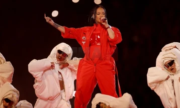 Приведена 30-годишна жена по пукање врз луксузната вила на Ријана во Лос Анџелес