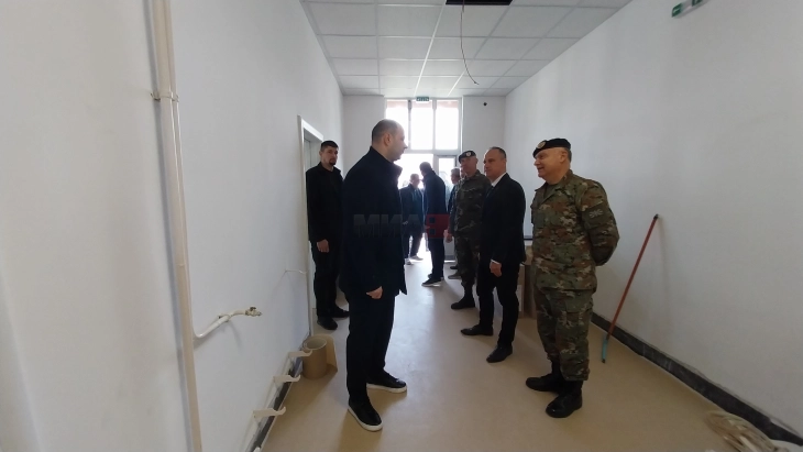 Околу 10 милиони евра ќе се вложат во реконструкција на објекти на македонската Армија, најави Мисајловски