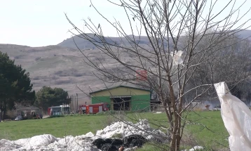 Пожар во дел од магацин во близина на карбинското село Таринци