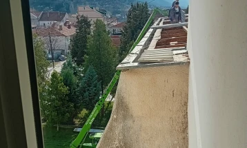 Почна реконструкцијата на кровот на административната зграда на Општина Виница