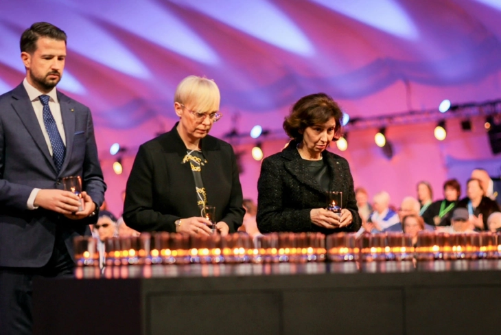 Претседателката Сиљановска-Давкова на комеморација за македонските Евреи во  Меморијалниот и музејски комплекс „Треблинка“ во Полска