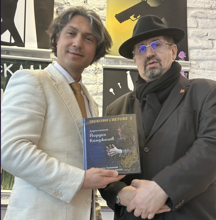 Средба на директорот на КИЦ во Софија, Пејковски, со бугарскиот диригент Камџалов