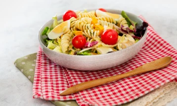 Ладна салата со тестенини