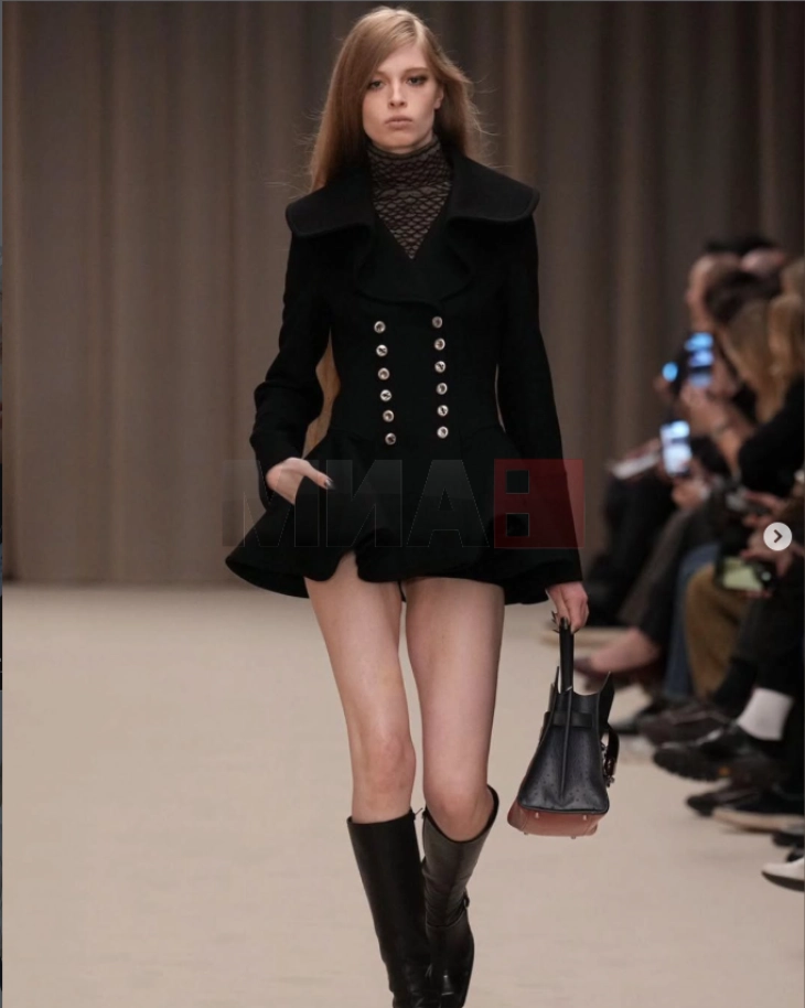 Трансродната ќерка на Елон Маск се појави на ревијата на Александар Мек Квин во Париз