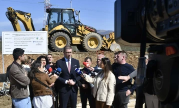 Mickoski: Maqedonia më bindshëm me çmimin më të ulët të naftës, nuk ka rrezik për mungesë
