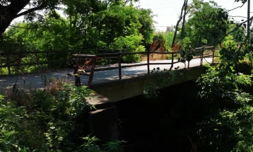 Се реконструира и доградува мостот на Маркова Река во општина Аеродром