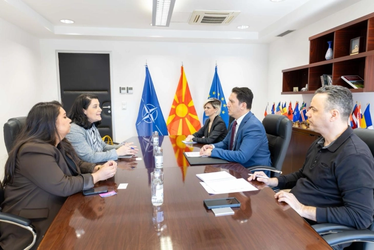 Министерот Сали и директорката на ЕПИ Кацарска на средба за реформите од Планот за раст