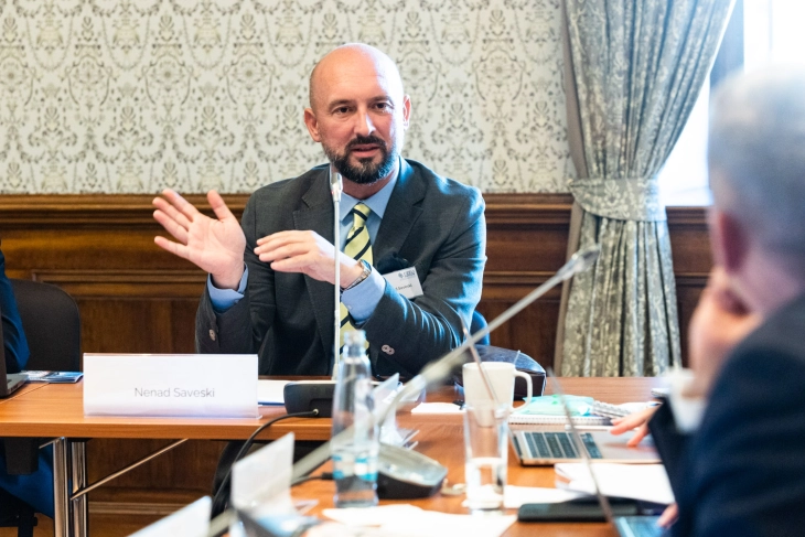 Мицкоски вели дека не го познава лично Савевски, но смета дека би можел да биде одличен државен јавен обвинител