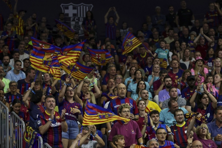 Навивач на Барселона пристигна на погрешен „Сент Џејмс Парк“