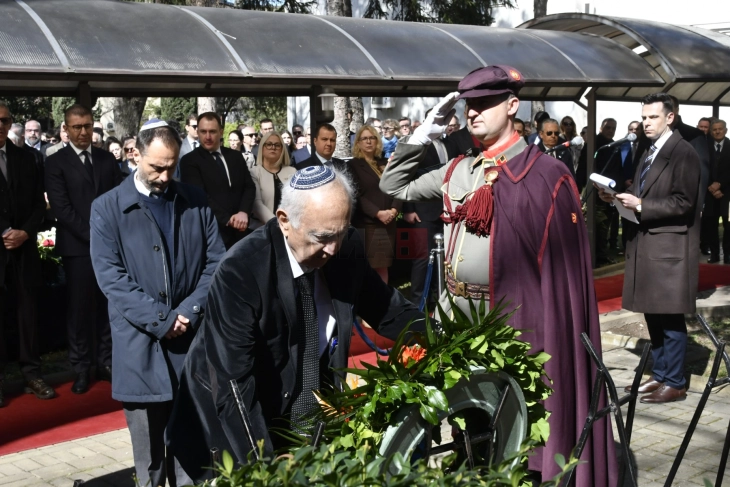 Janë shënuar 83 vjet nga deportimi i hebrenjve maqedonas: Nuk guxojmë të kthejmë shpinën nga e kaluara dhe të frikohemi nga kapitujt më të errët të historis
