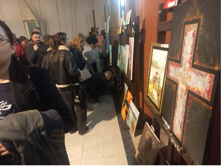 Од хуманитарната изложба „Трага во бесконечноста“ собрани  240 000 денари, средствата веќе се поделени