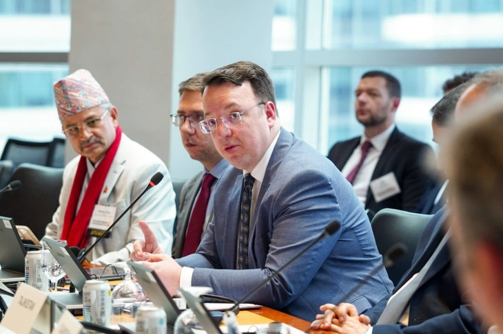 Николоски во Вашингтон: Реализираме огромен инвестициски циклус од неколку милијарди евра на коридорите - ги развиваме автопатите и железницата