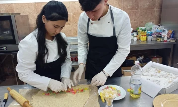 Соработка меѓу велешките средношколци од ДСУ РЦСОО „Коле Неделковски“ со фабриката „Кристал 1923“