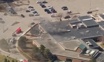 Вооружен маж е убиен откако со возило влетал во синагога во Вест Блумфилд, во околината на Детроит