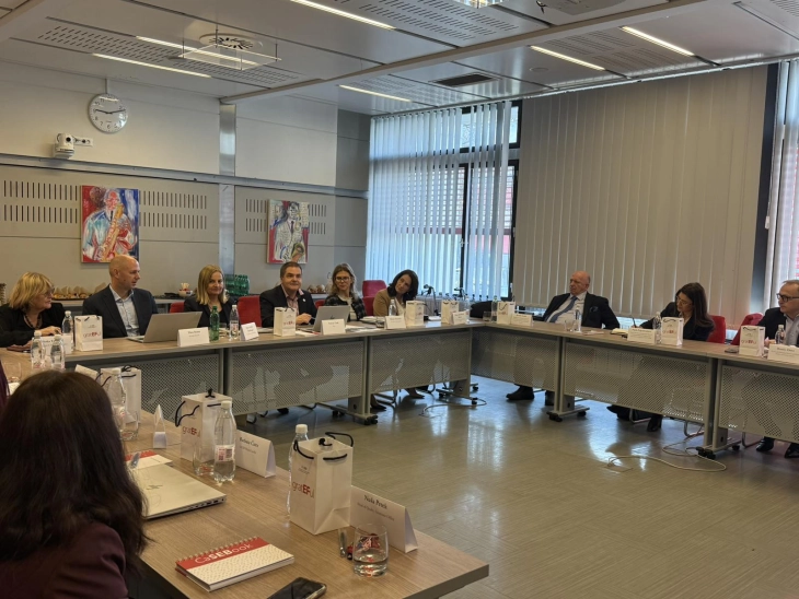 Азески на состанок на Советодавниот одбор  на Економскиот факултет при Универзитетот во Љубљана