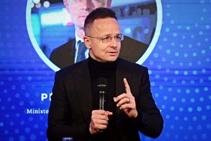 Сијарто: ЕУ треба да го следи примерот на САД и да ги укине санкциите врз руската нафта