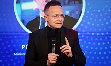 Sijarto: BE duhet të ndjek shembullin e SHBA-së për heqjen e sanksioneve ndaj naftës ruse