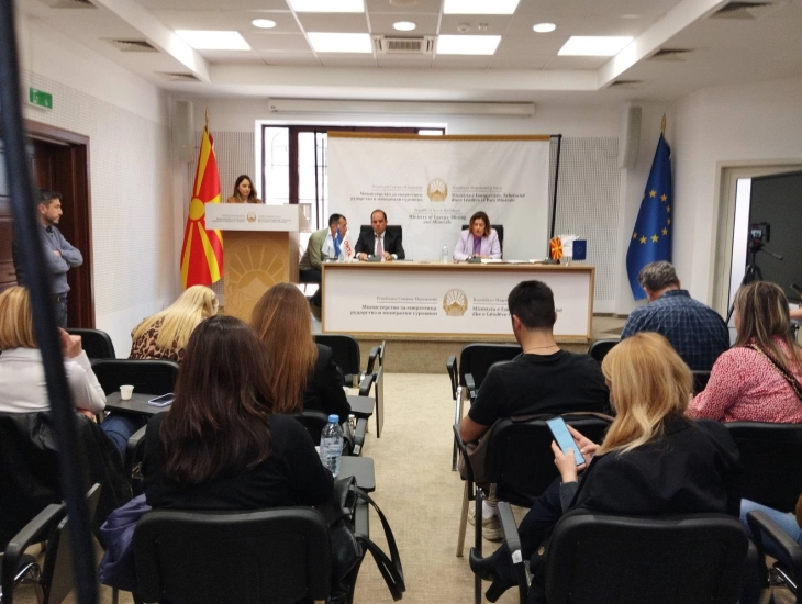 Прес-конференција на министерката Божиновска и директорот на „Окта“ АД - Скопје, Пасхос (во живо)