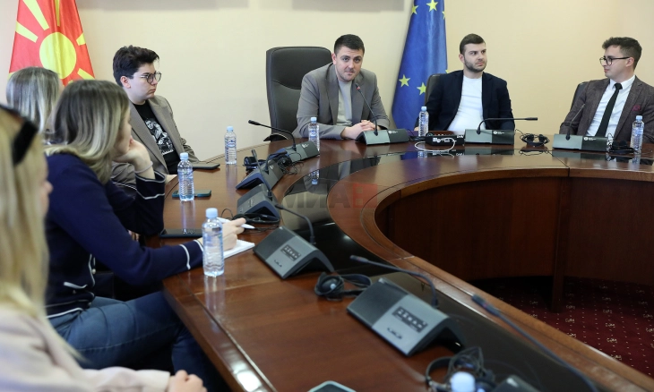 Средба на пратеникот Сергеј Попов со студенти и млади истражувачи од регионот