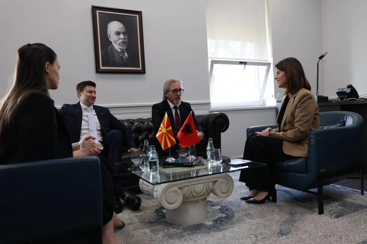 Министерот Лимани на средба со албанската вице премиерка Кочиу