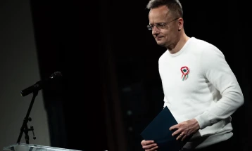 Сијарто: Унгарија нема да купува поскапа нафта по диктат на Украина