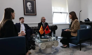 Ministri Limani në takim me zëvendëskryeministren shqiptare Koçiu