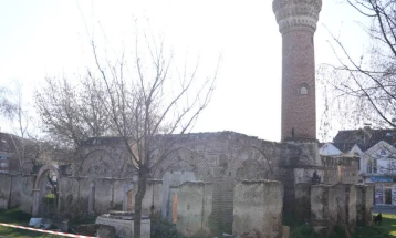 Се чисти и уредува „Чарши џамија“ во центарот на Прилеп