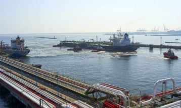 ЦЕНТКОМ: Американските сили погодија повеќе од 90 воени цели на иранскиот остров Харг