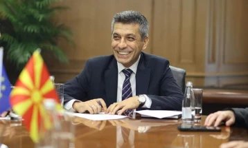 Mexhiti: Drunjtë nga kampusi i Universitetit “Nënë Tereza” do të rimbillen në parkun e ri “Rilindja” në Çair