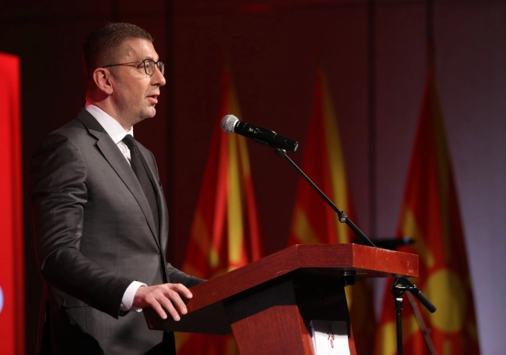 Mickoski: Tragjedia në Koçan është një nga ngjarjet në historinë e shtetit tonë që nuk matet me kohë, por me dhimbjen që lë pas vetes (PLT)
