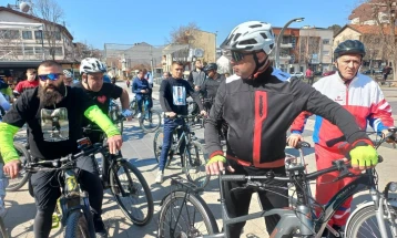На велосипед во сеќавање на жртвите и за поддршка на повредените во Пулс