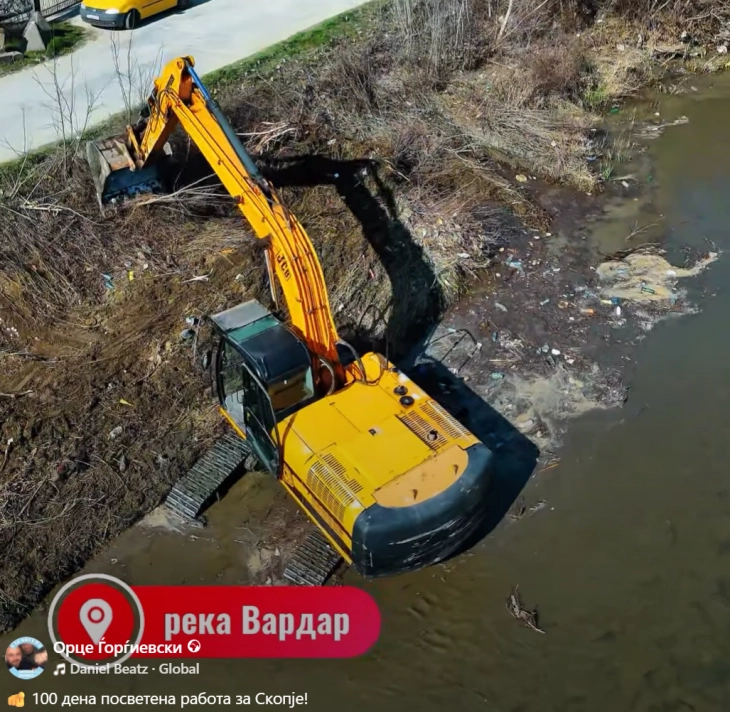 Започна акцијата за чистење на коритото на Вардар, информира градоначалникот Ѓорѓиевски