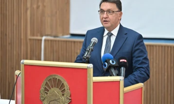 Славески: Младите сѐ порано почнуваат да користат финансиски услуги - финансиската едукација мора да биде дел од образованието