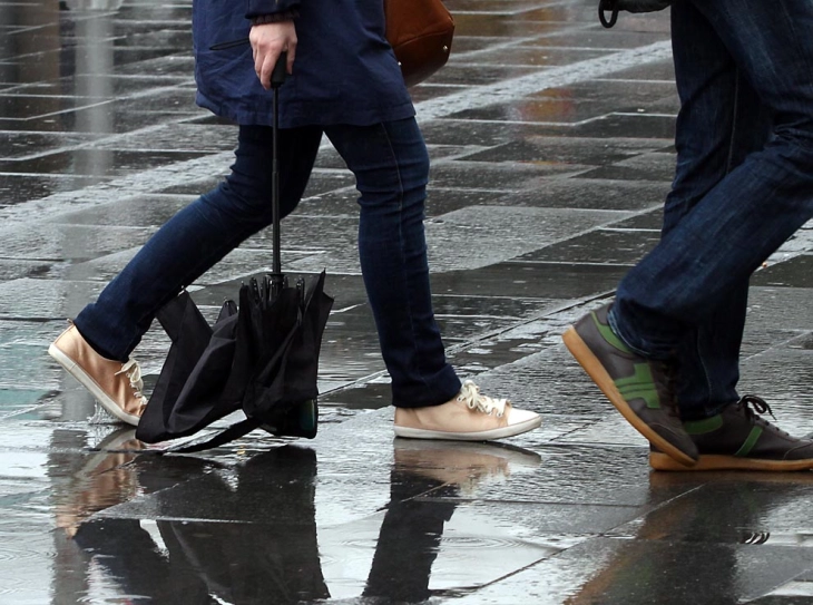 Mot me vranësira të ndryshueshme me reshje të kohëpakoshme shiu