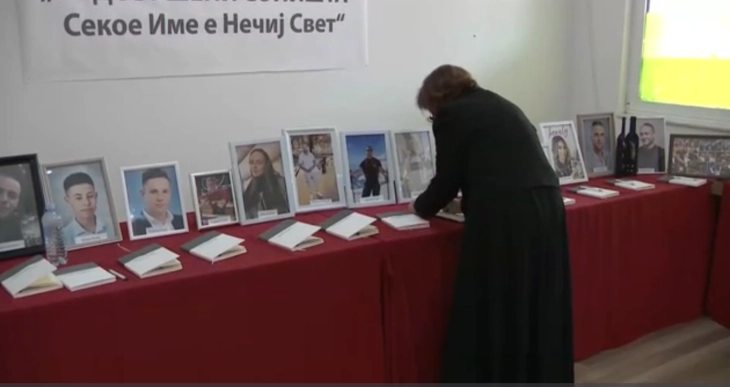 Сиљановска-Давкова со лични пораки за сите 63 загинати во Кочани