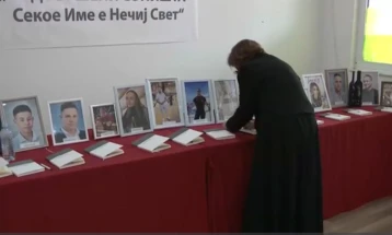 Сиљановска-Давкова со лични пораки за сите 63 загинати во Кочани