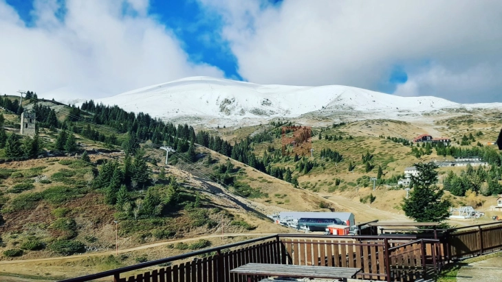 Më ftohtë dhe më së shumti shi në Kodrën e Diellit, shtresa e borës 58 centimetra