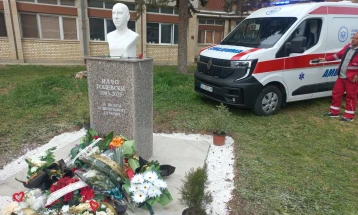 Во Кочани откриено биста на Иле Гоцевски, возачот - херој од Итната помош од 16-ти март