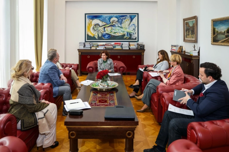 Siljanovska-Davkova priti përfaqësuesit e Entit Shtetëror për Revizion