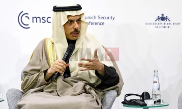 Саудискиот министер за надворешни работи истакна дека Иран мора да ги запре нападите врз заливските држави