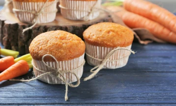 Мафини со јаболка и морков