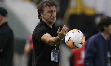 Стивал се врати на клупата на Сантос